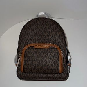 NWT. Michael Kors 2-way bay crossbody and backpack